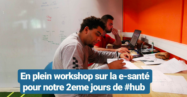 Deux personnes travaillent lors d'un atelier sur la e-santé.