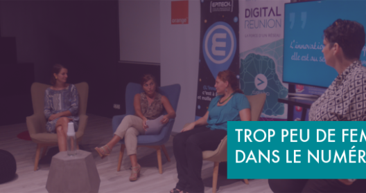 Discussion entre femmes sur la sous-représentation féminine dans le numérique.
