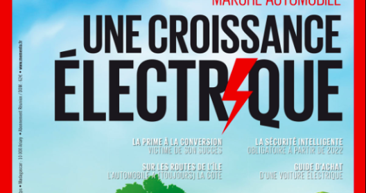Couverture de magazine "Mémento" sur la croissance des voitures électriques.