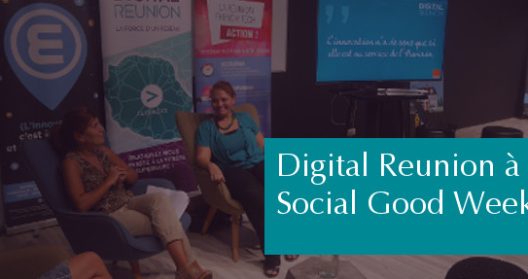 Quatre femmes discutant lors de la Social Good Week, avec des affiches en arrière-plan.