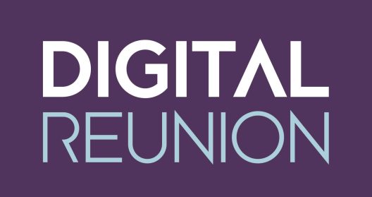 Texte "DIGITAL REUNION" sur fond violet.